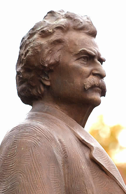 Twain statue